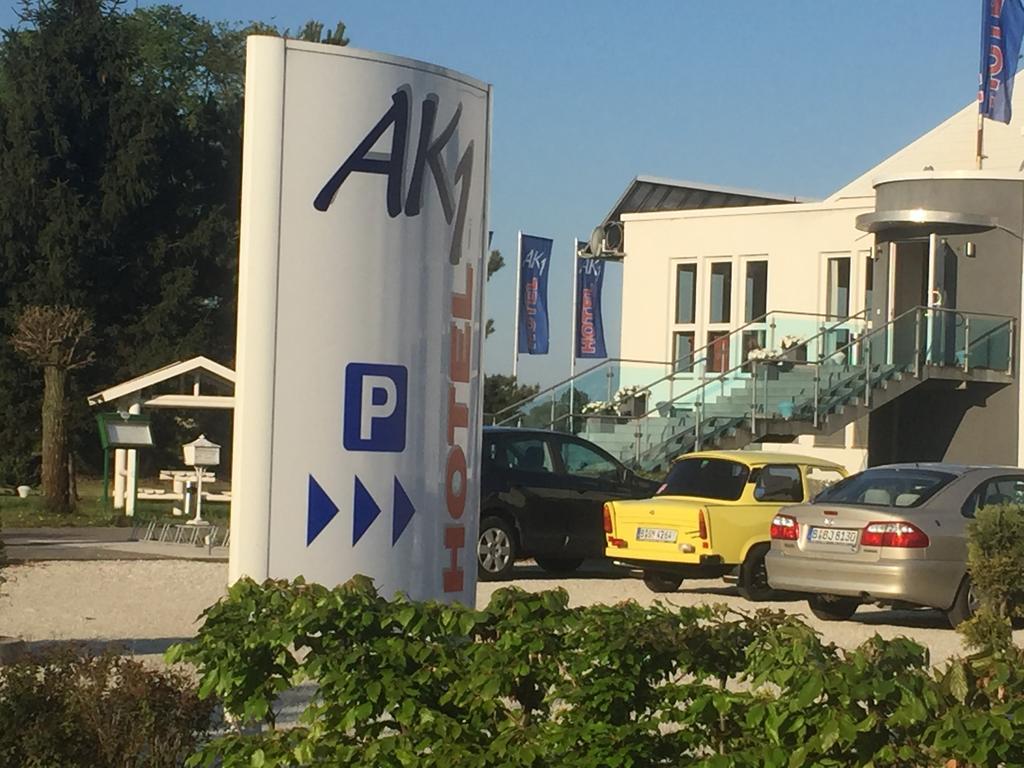Ak 1 Hotel Ducherow Luaran gambar