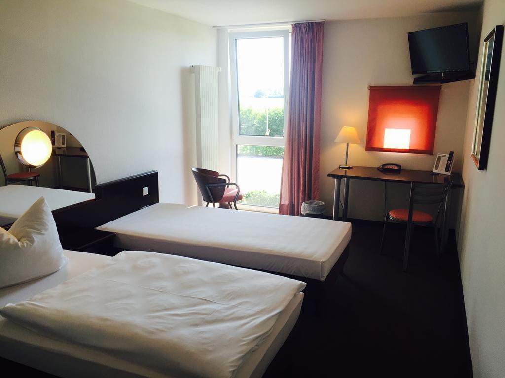 Ak 1 Hotel Ducherow Luaran gambar